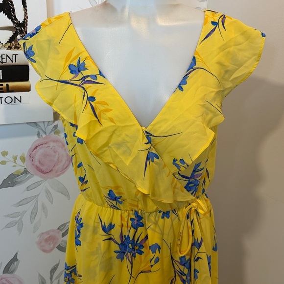 Socialite Yellow Floral Dress - Picture 4 of 5